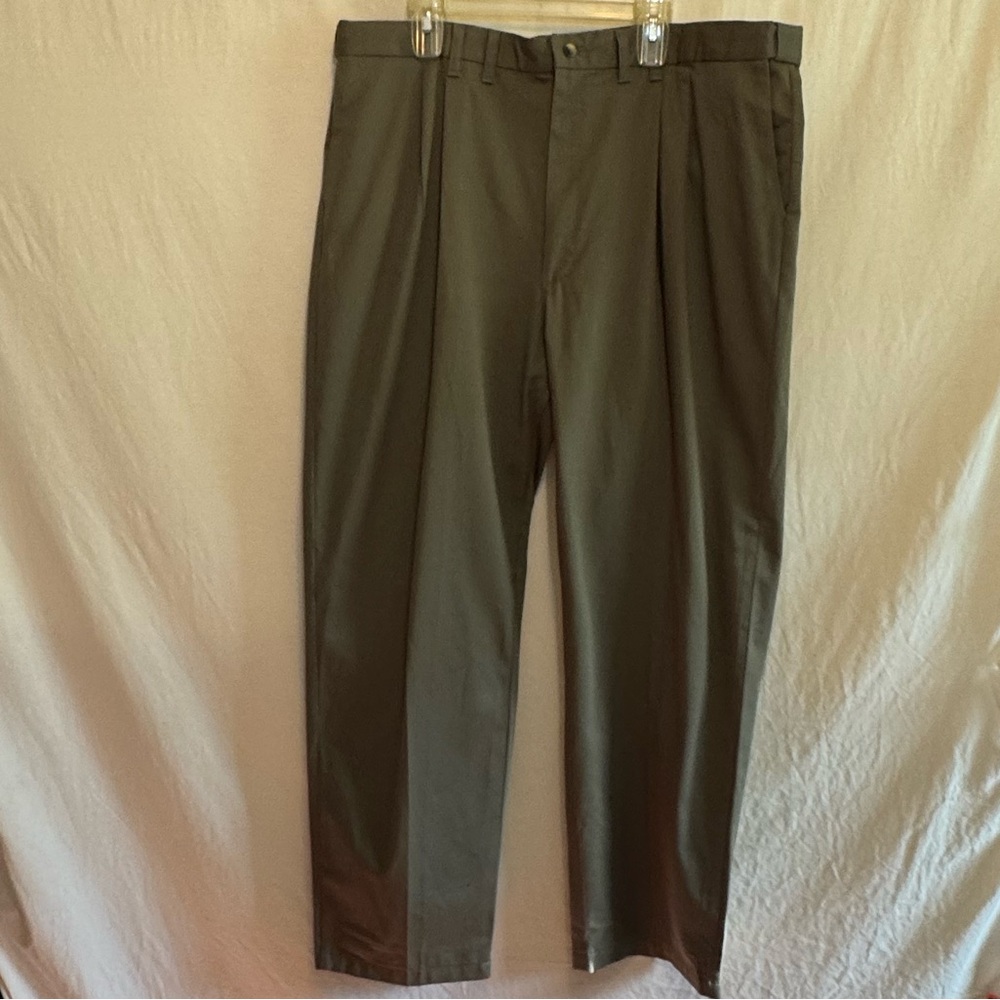 B-260 Men’s Wrangler Timber Creek Gray Pleated Front Dress Pants Size 44x32